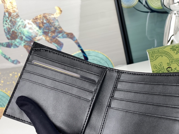 グッチ財布コピー着用イメージ